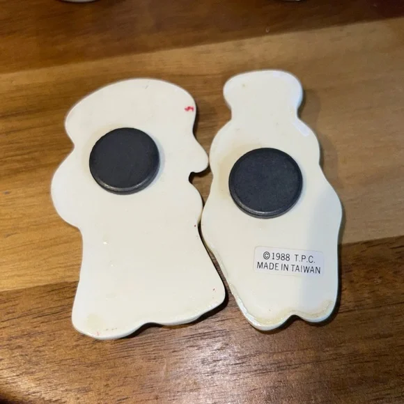 Pilsbury dough boy cookie jar, shakers and magnets - Picture 7 of 7